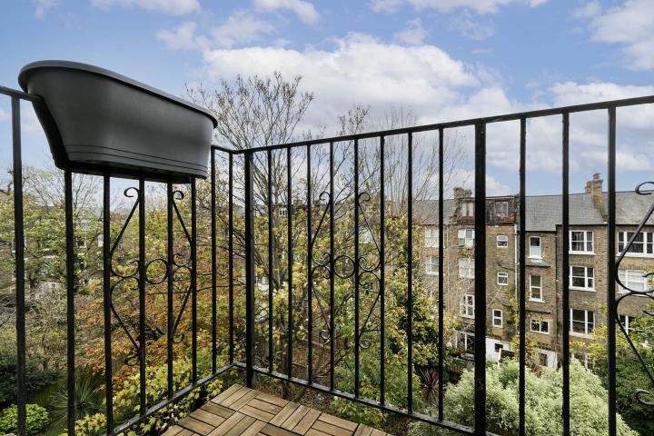 			1 Bedroom, 1 bath, 1 reception Apartment			 Garlinge Road, Kilburn